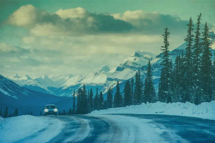 Conduire avec les feux allumés au Canada